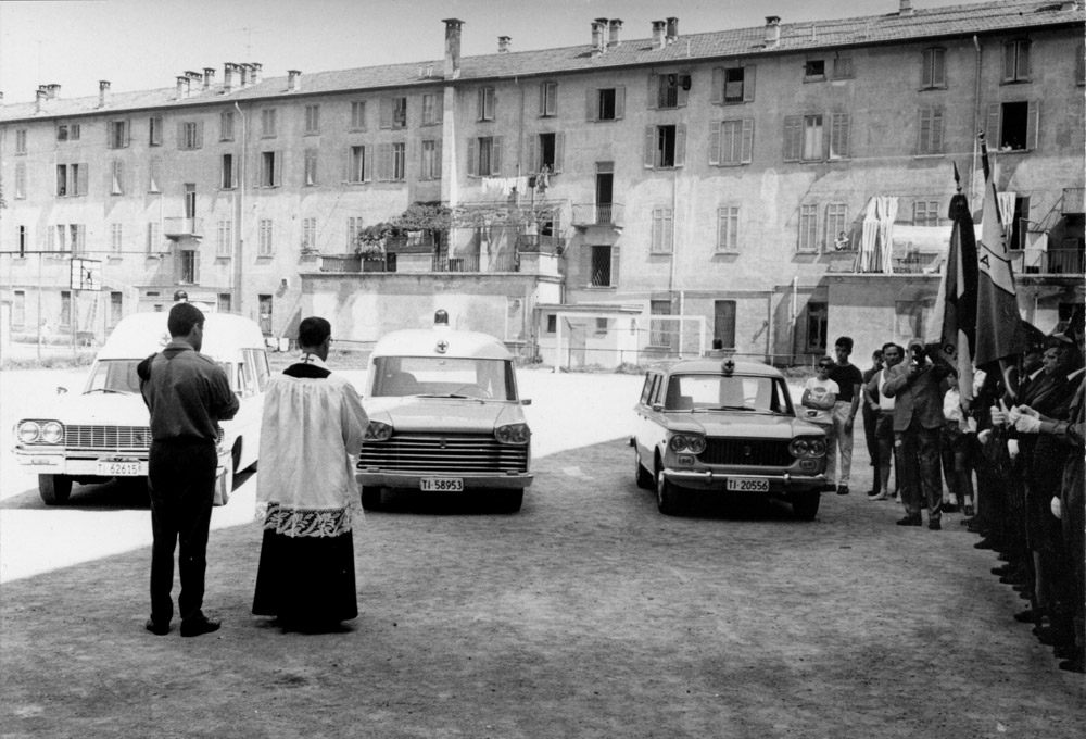 1950/60 ca. - Benedizione di un nuovo veicolo al Quartiere Maghetti