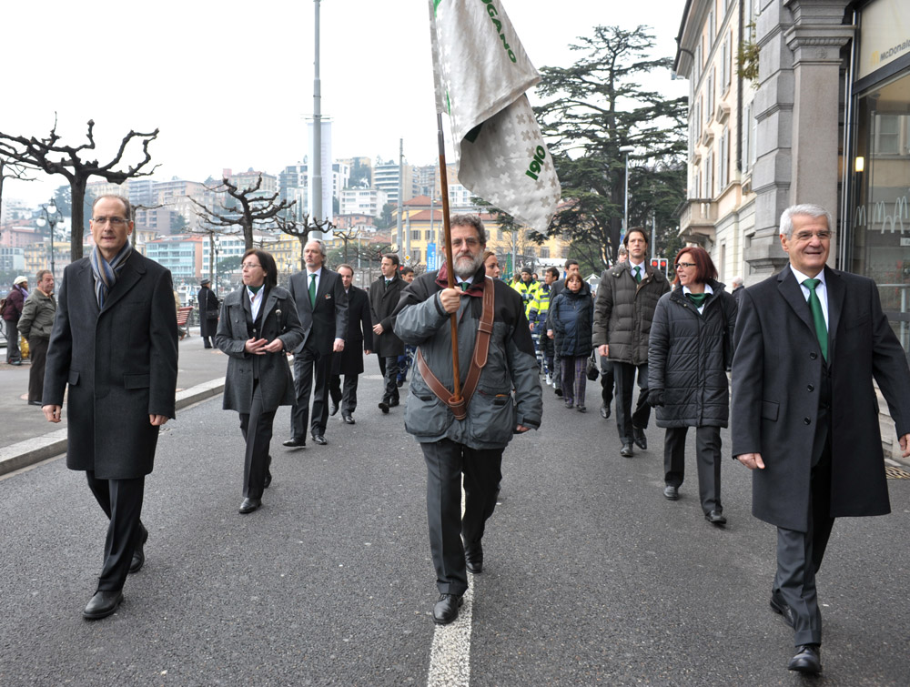 1. gennaio 2010 - Il corteo verso il Palazzo dei Congressi